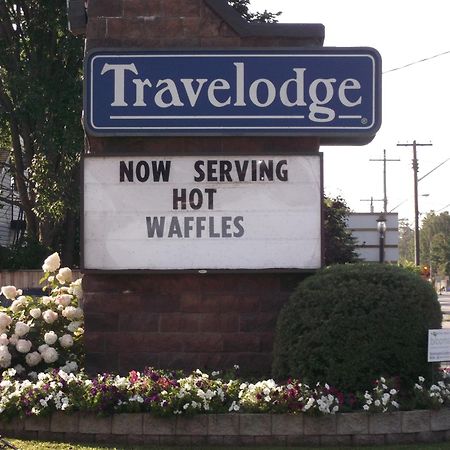 Travelodge By Wyndham North Bay Lakeshore Exterior photo