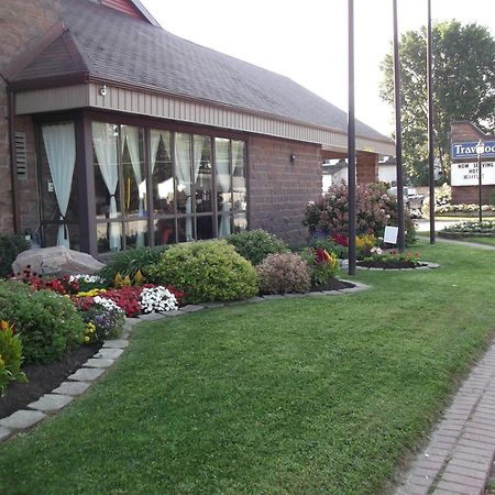 Travelodge By Wyndham North Bay Lakeshore Exterior photo