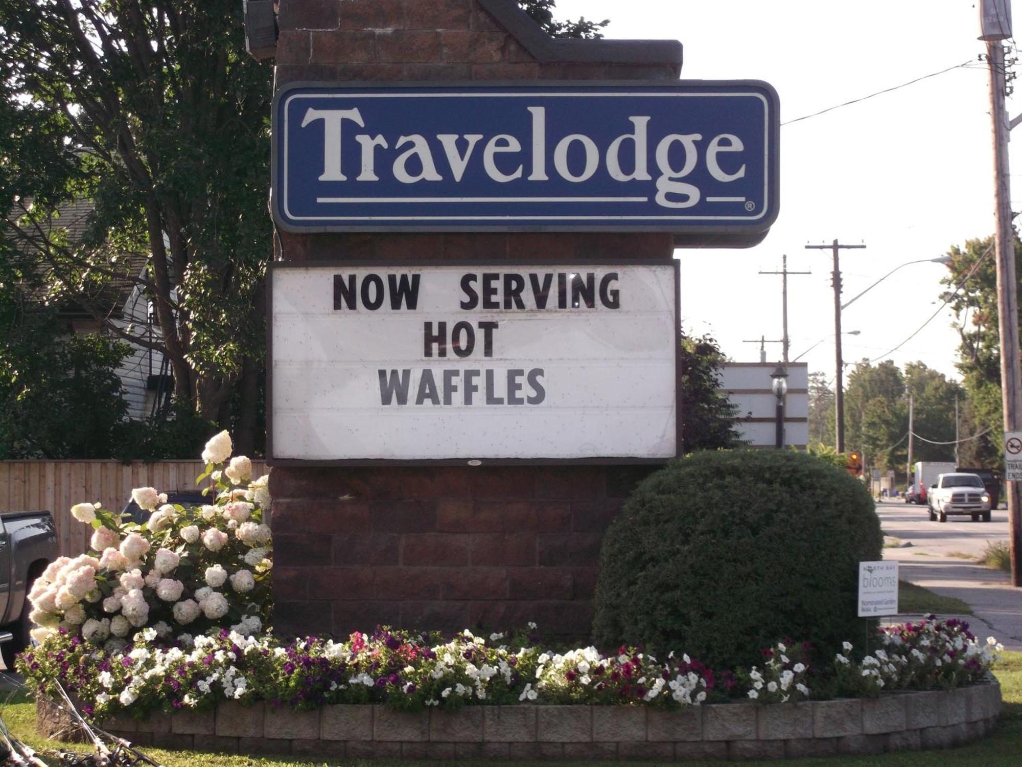 Travelodge By Wyndham North Bay Lakeshore Exterior photo