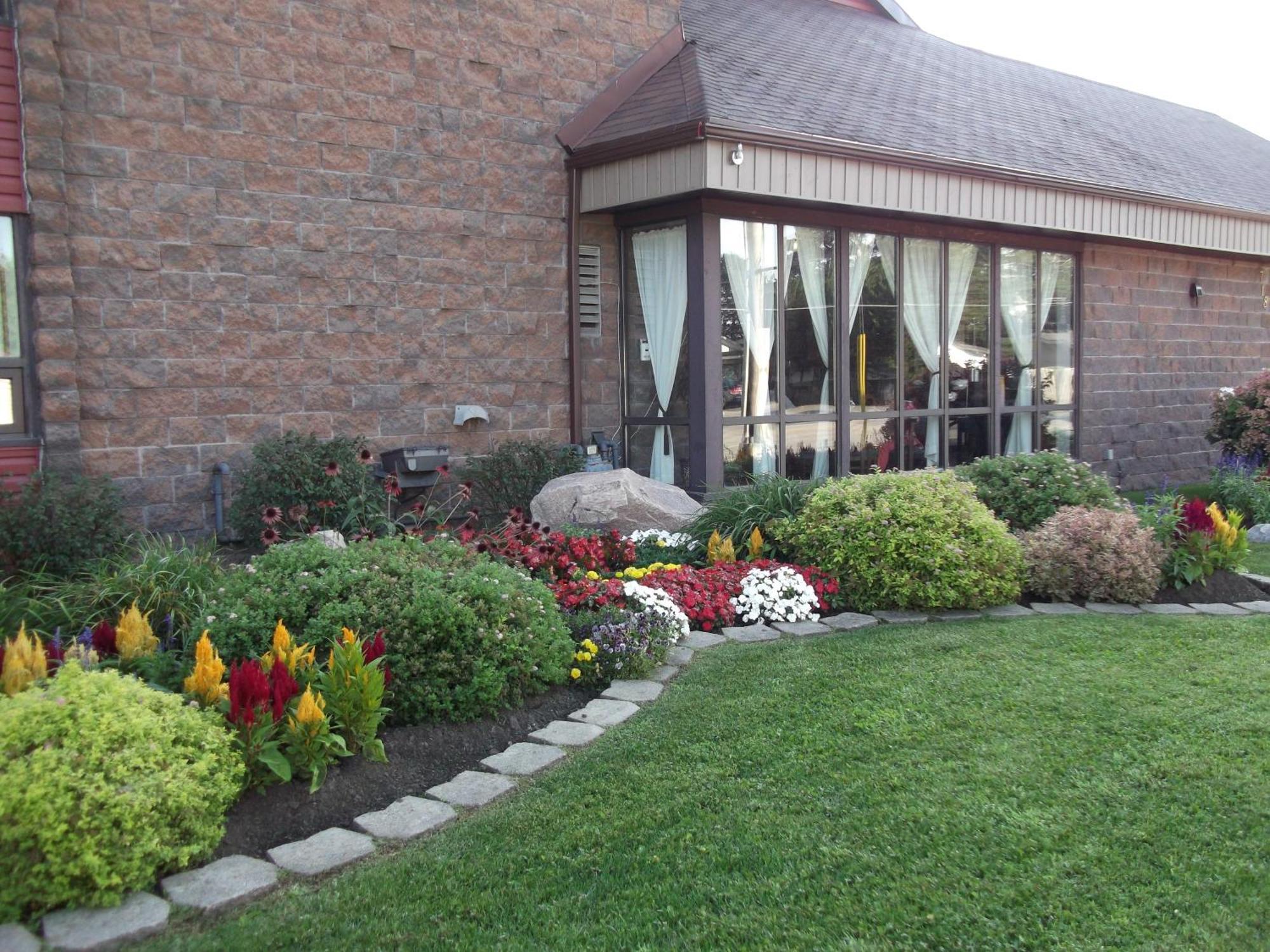 Travelodge By Wyndham North Bay Lakeshore Exterior photo