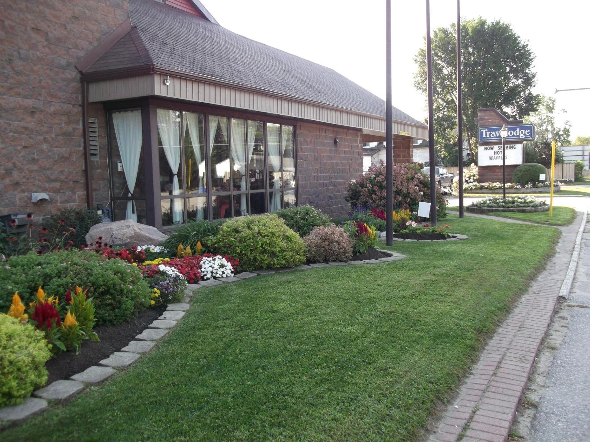 Travelodge By Wyndham North Bay Lakeshore Exterior photo