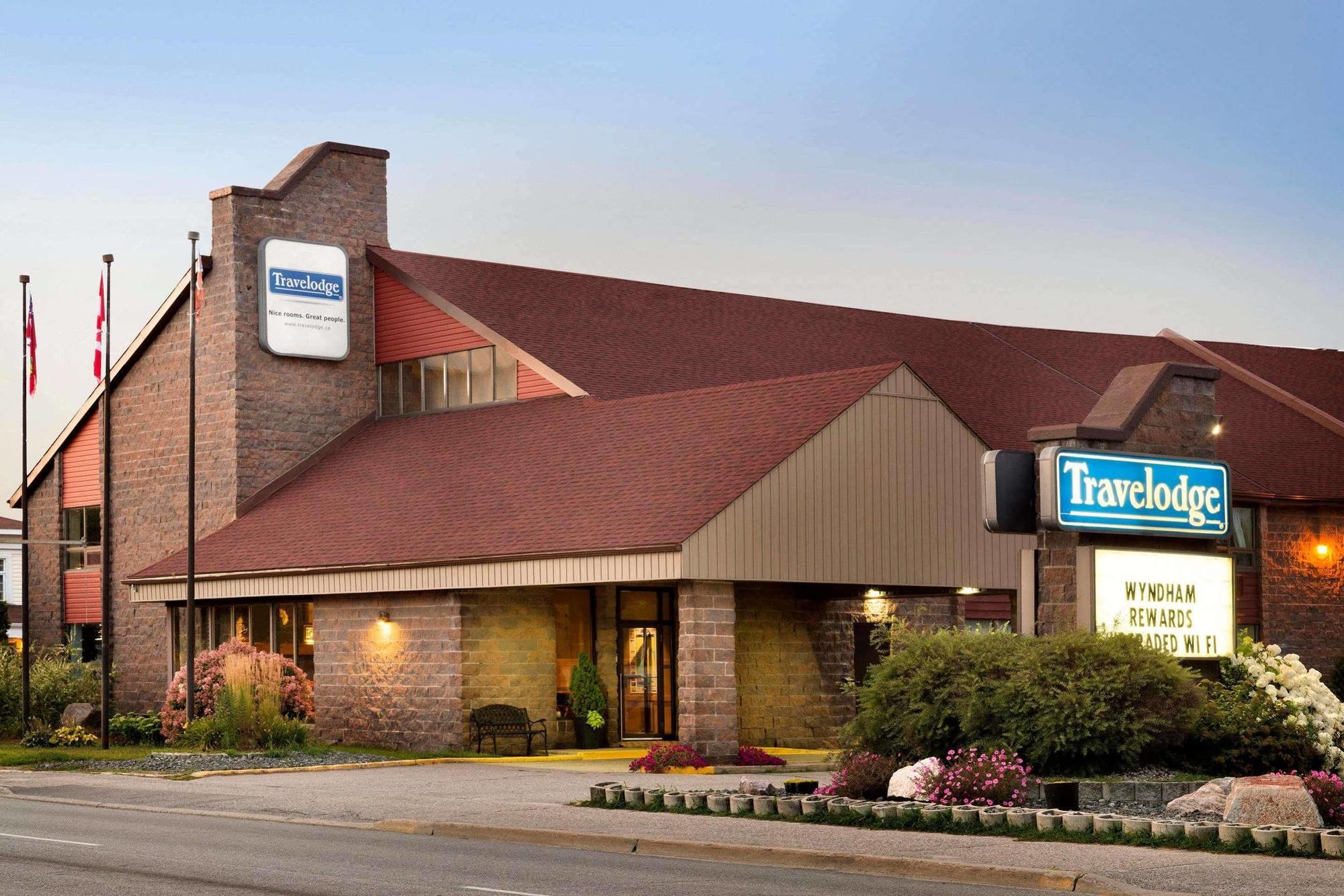 Travelodge By Wyndham North Bay Lakeshore Exterior photo